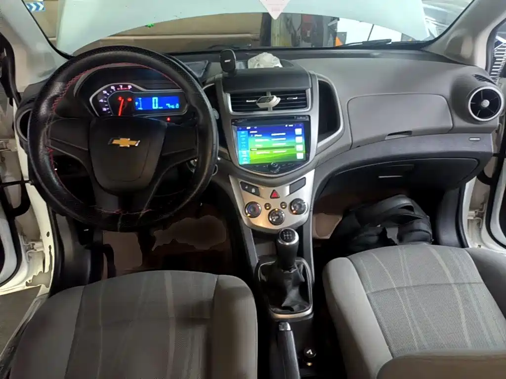 Chevrolet Aveo 2015 — фото 10