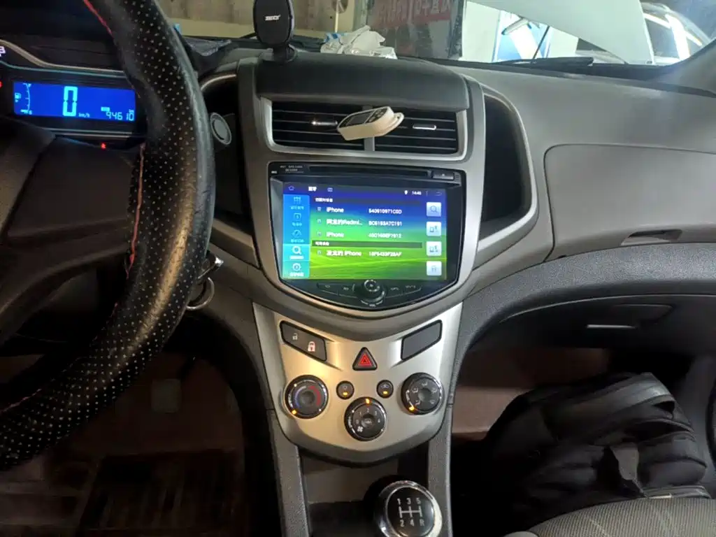 Chevrolet Aveo 2015 — фото 13