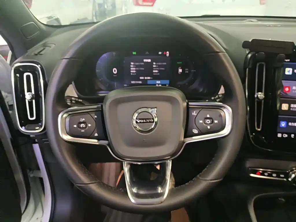 Volvo XC40 New Energy 2023 — фото 11