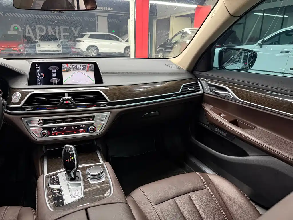BMW 7 Series 2016 — фото 18