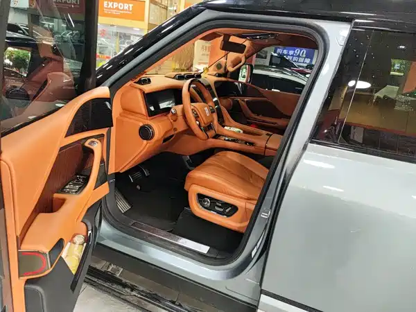 Yangwang U8 2024