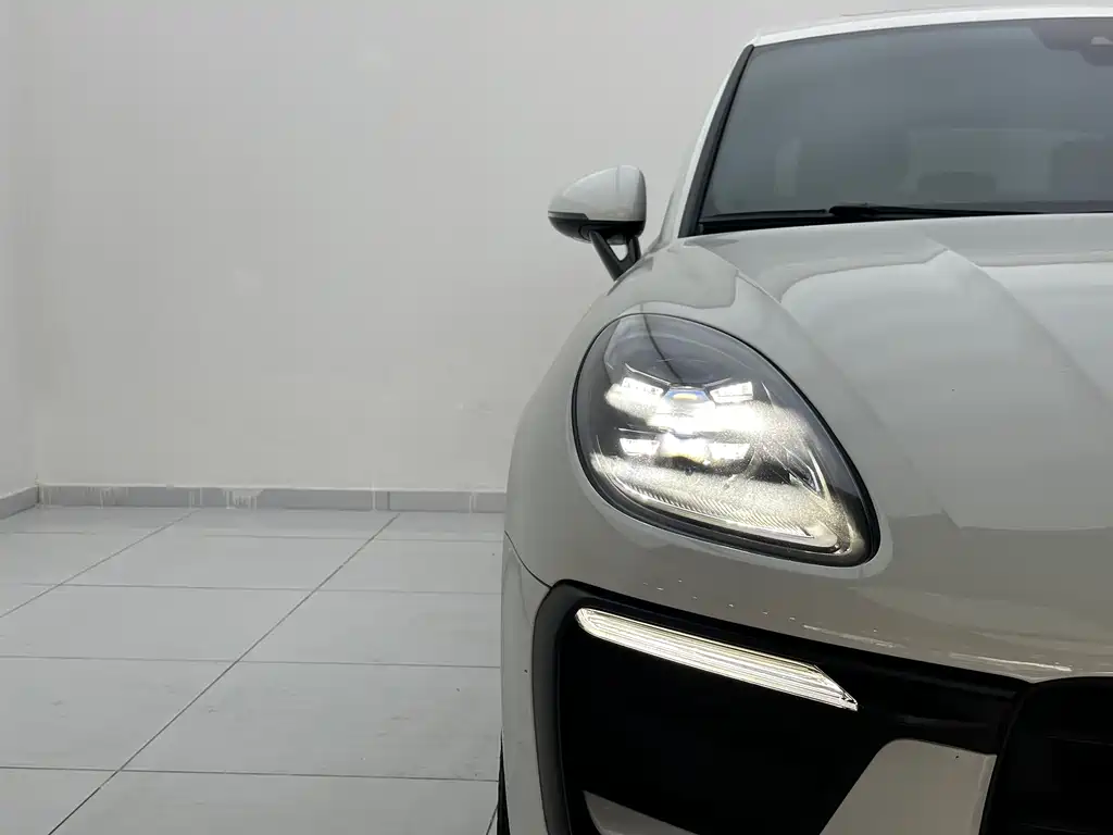 Porsche Macan 2023 — фото 10