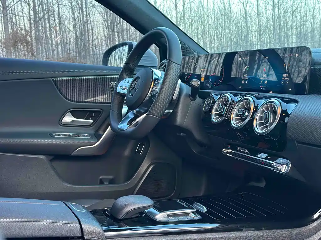 Mercedes-Benz A-Class 2022 — фото 10