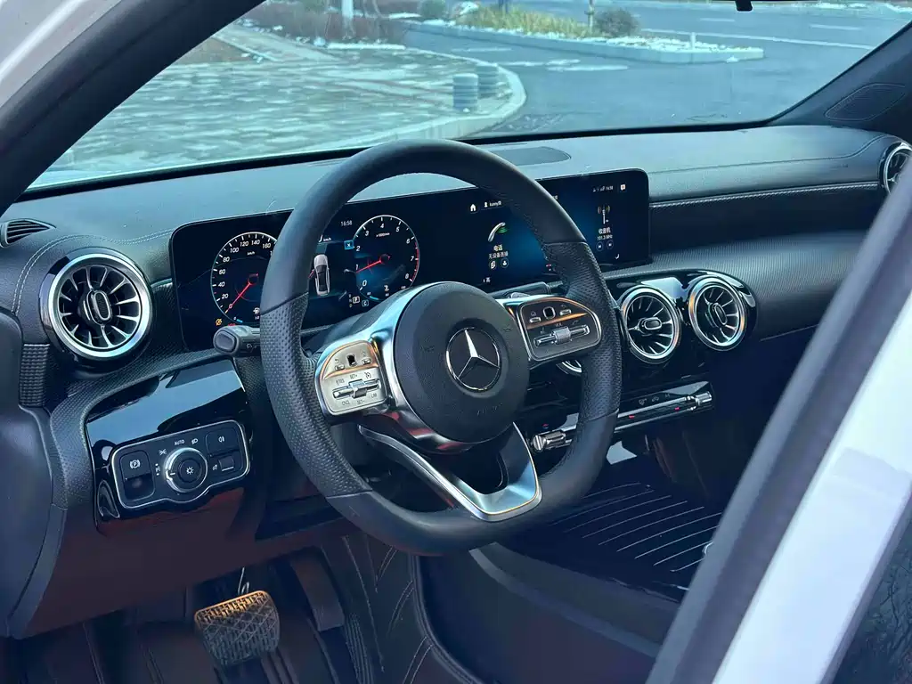 Mercedes-Benz A-Class 2022 — фото 4