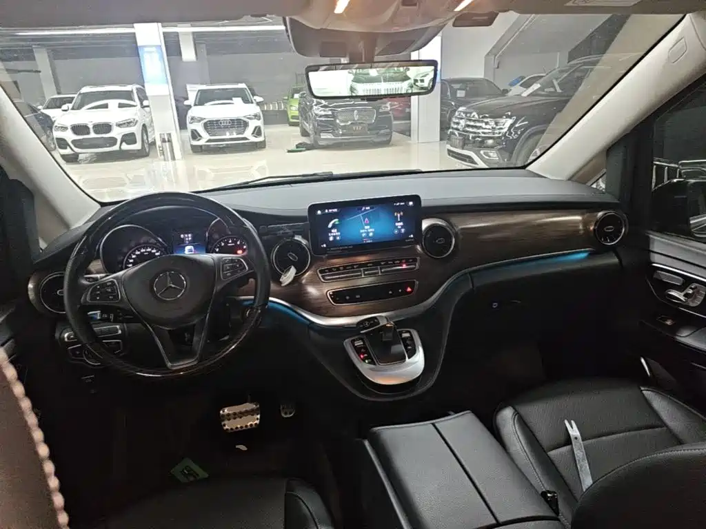 Mercedes-Benz V-Class 2022 — фото 10