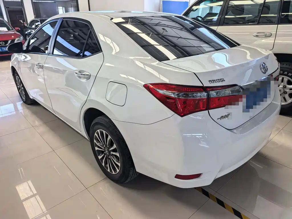 Toyota Corolla 2018 — фото 6