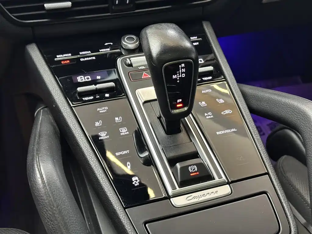 Porsche Cayenne 2020 — фото 11