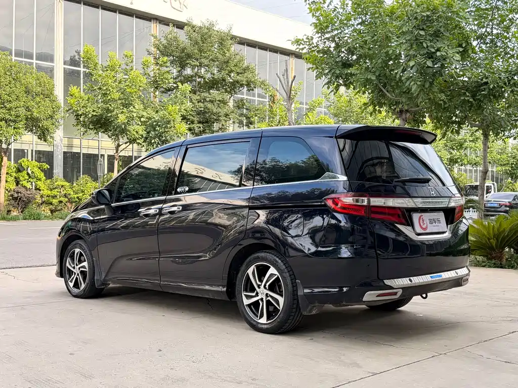 Honda Odyssey 2015 — фото 23