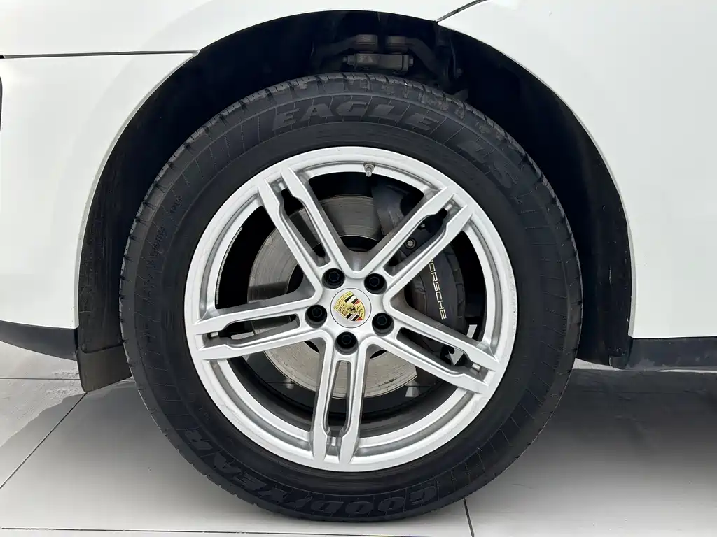 Porsche Macan 2023 — фото 17