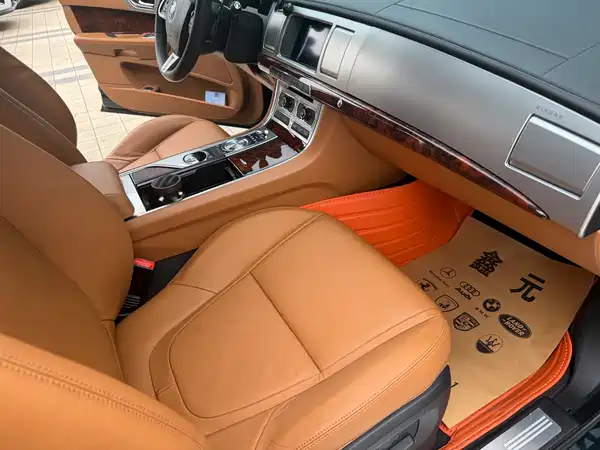 Jaguar XF 2015