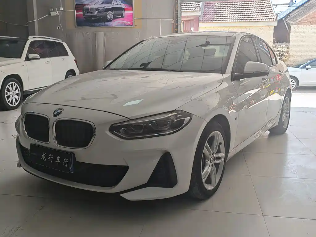 BMW 1 Series 2019 — фото 1