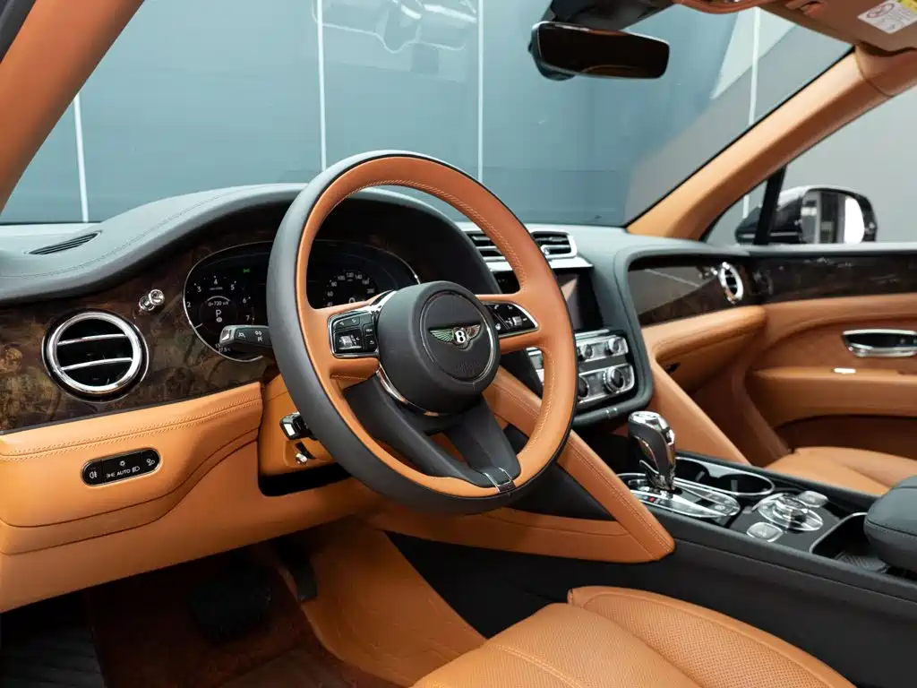Bentley Bentayga 2026 — фото 10