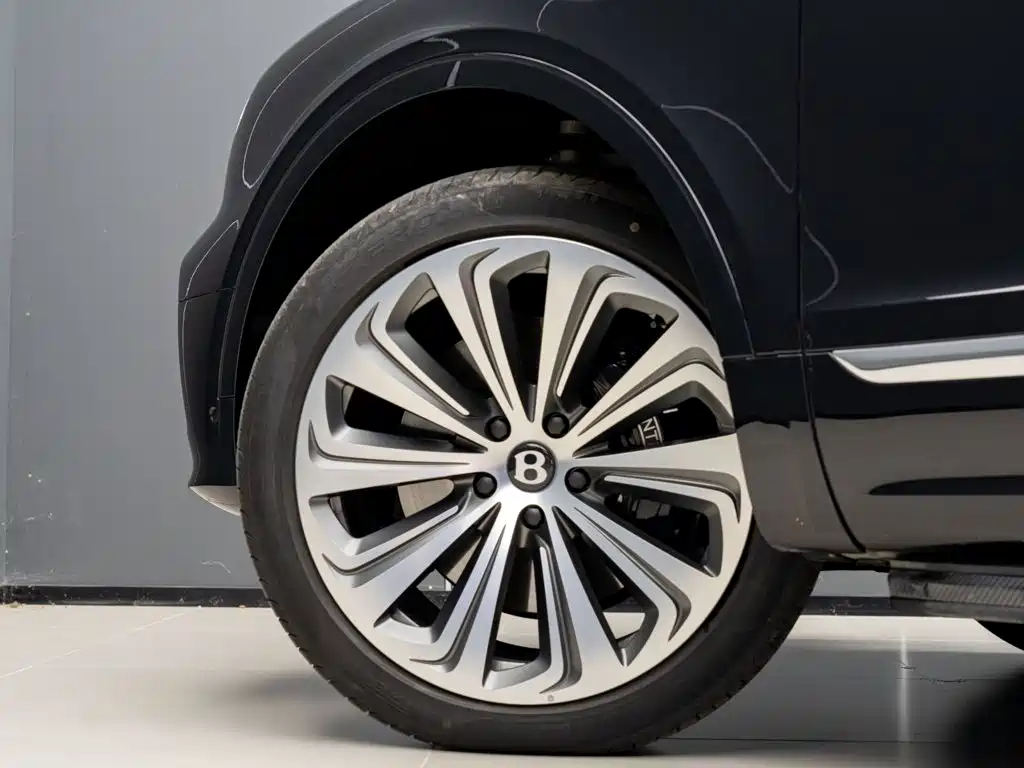 Bentley Bentayga 2026 — фото 6
