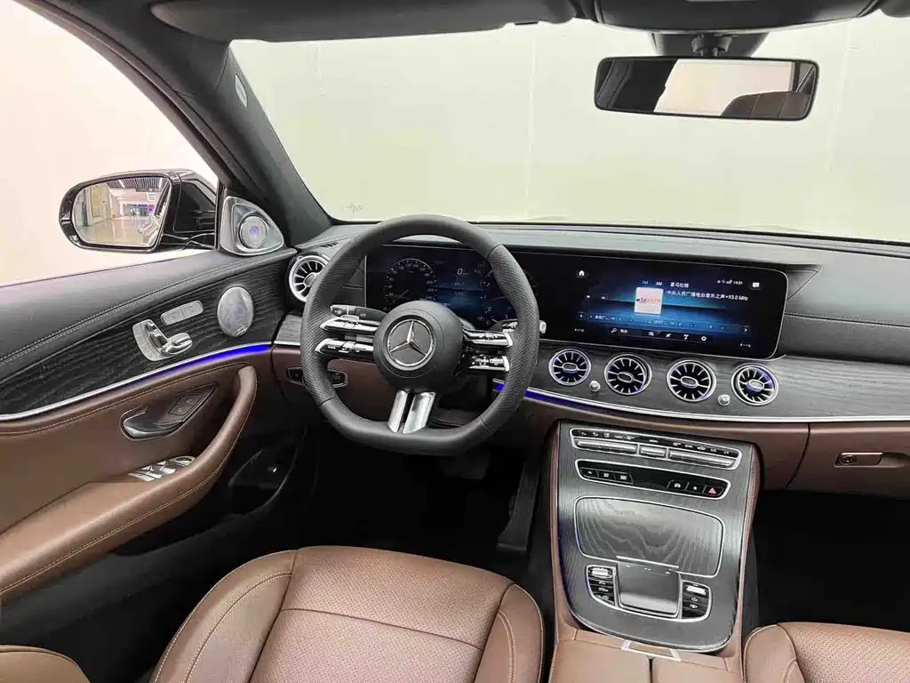 Mercedes-Benz E-Class 2023 — фото 19