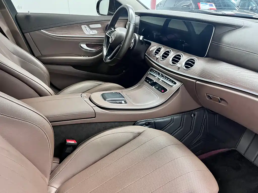 Mercedes-Benz E-Class 2023 — фото 13