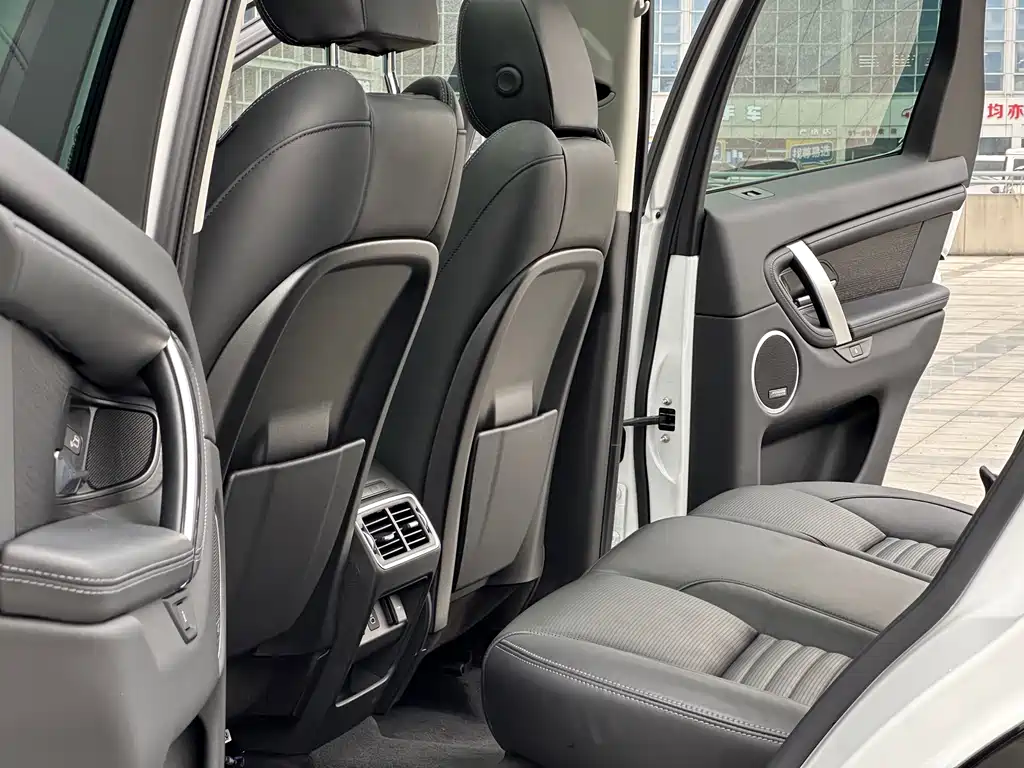 Land Rover Discovery Sport 2024 — фото 9