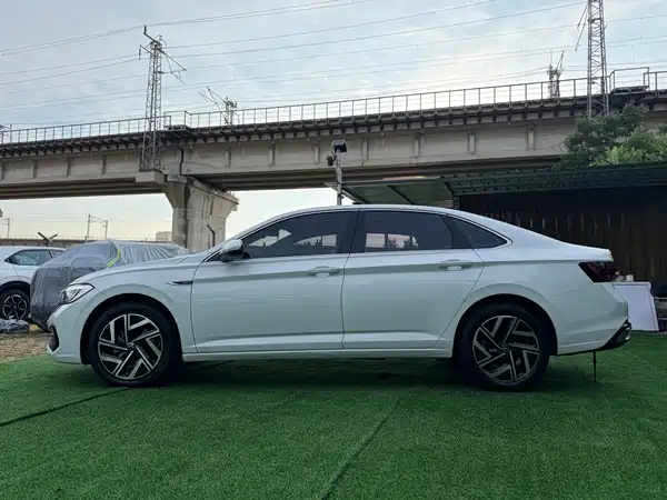 Volkswagen Sagitar 2022