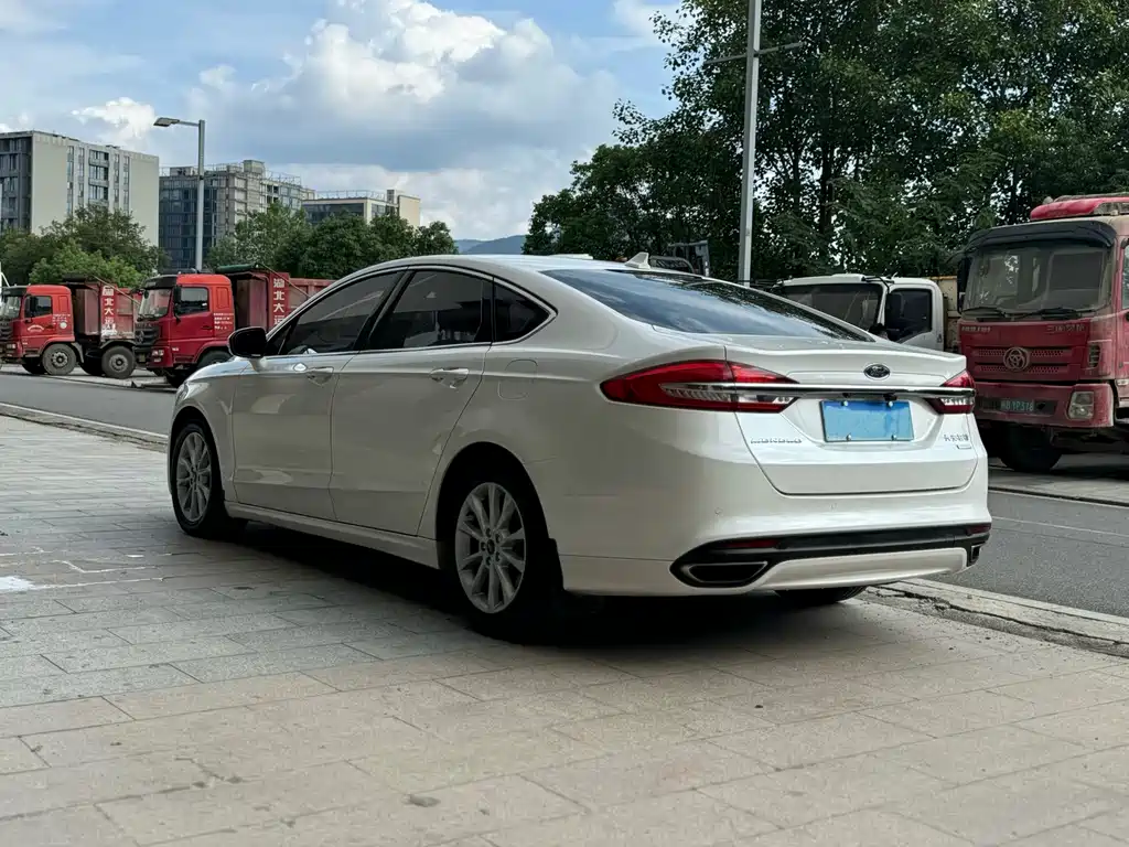 Ford Mondeo 2018 — фото 10