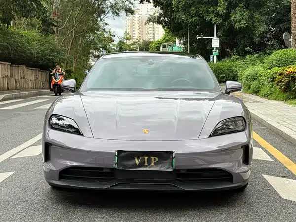 Porsche Taycan 2025