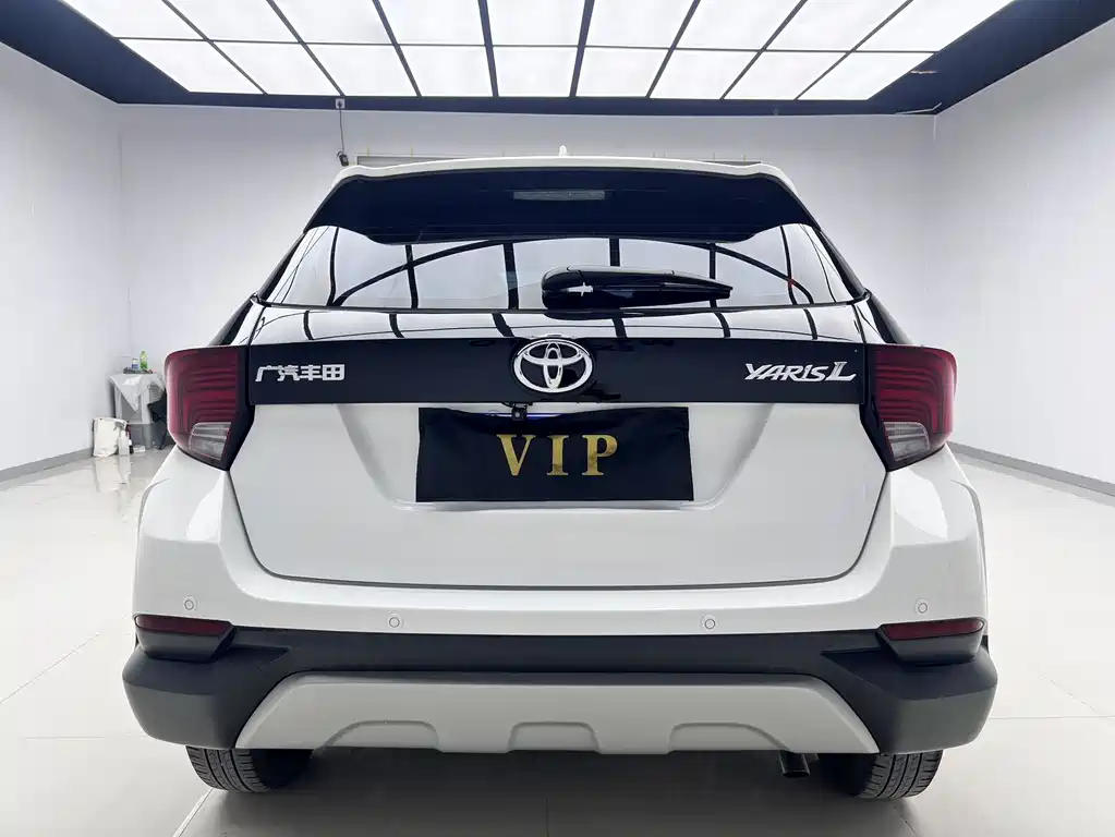 Toyota Yaris L 2022