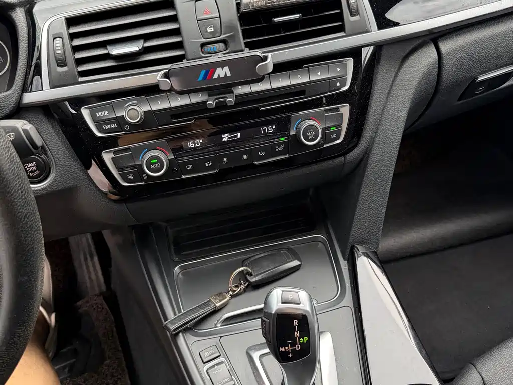 BMW 3 Series 2017 — фото 10