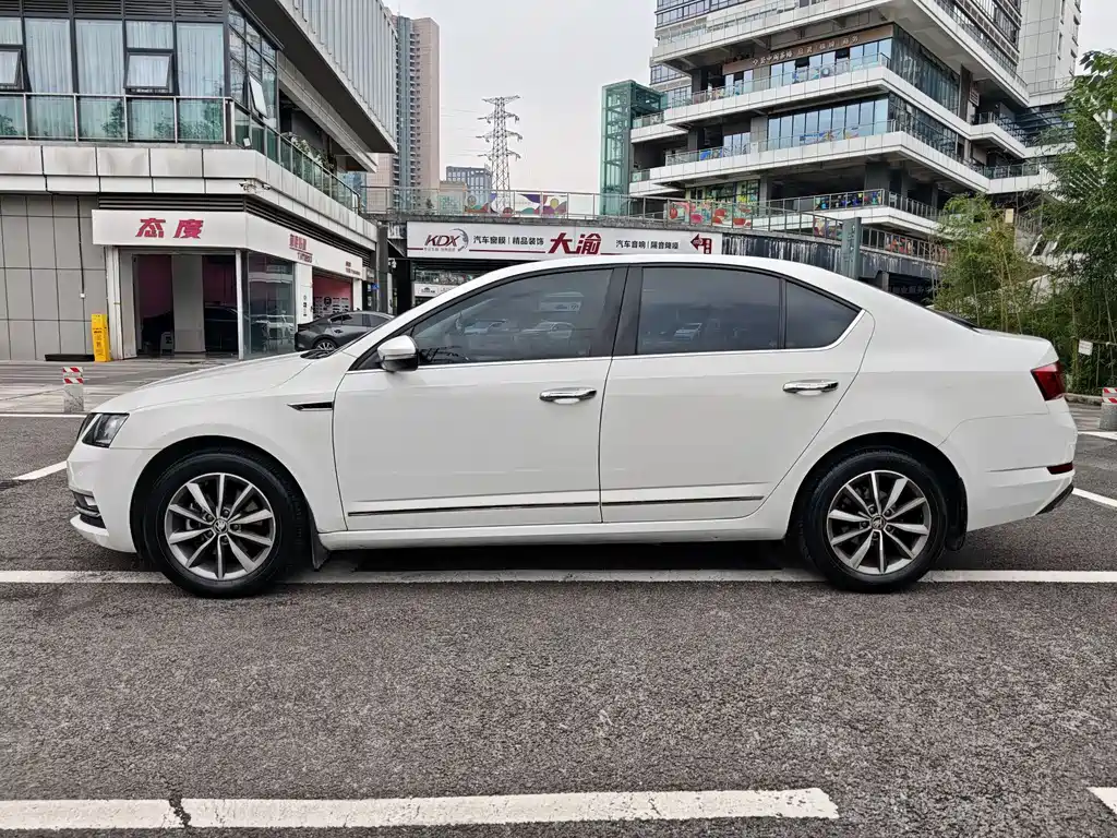 Skoda Octavia 2018 — фото 9