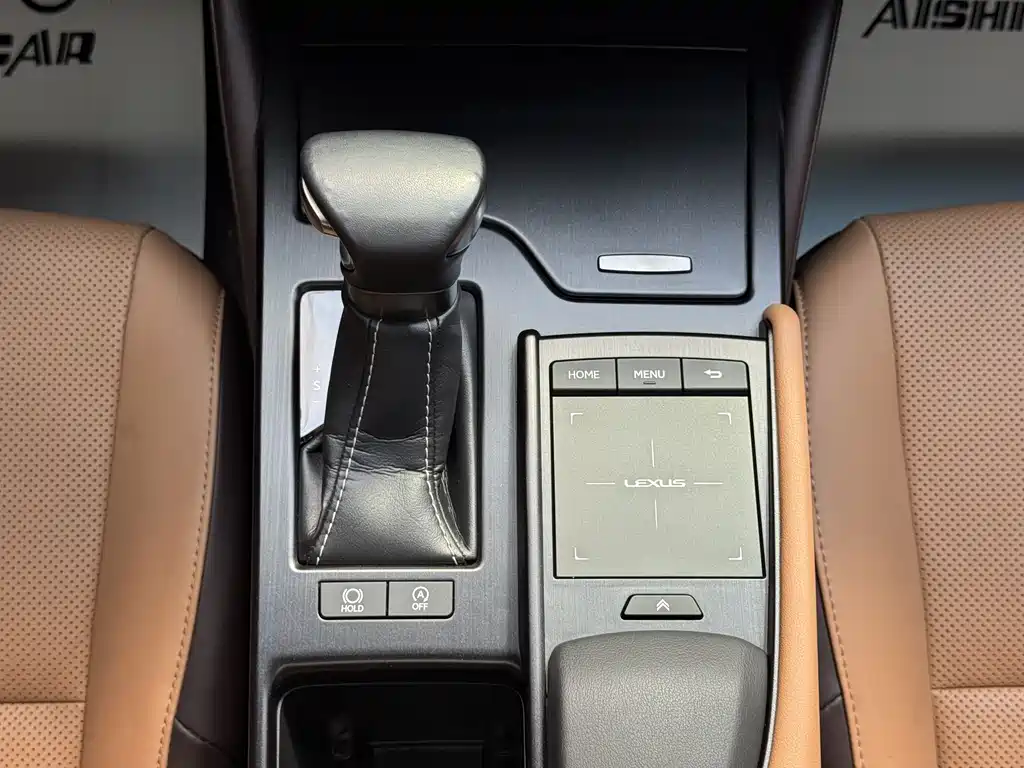 Lexus ES 2019 — фото 16