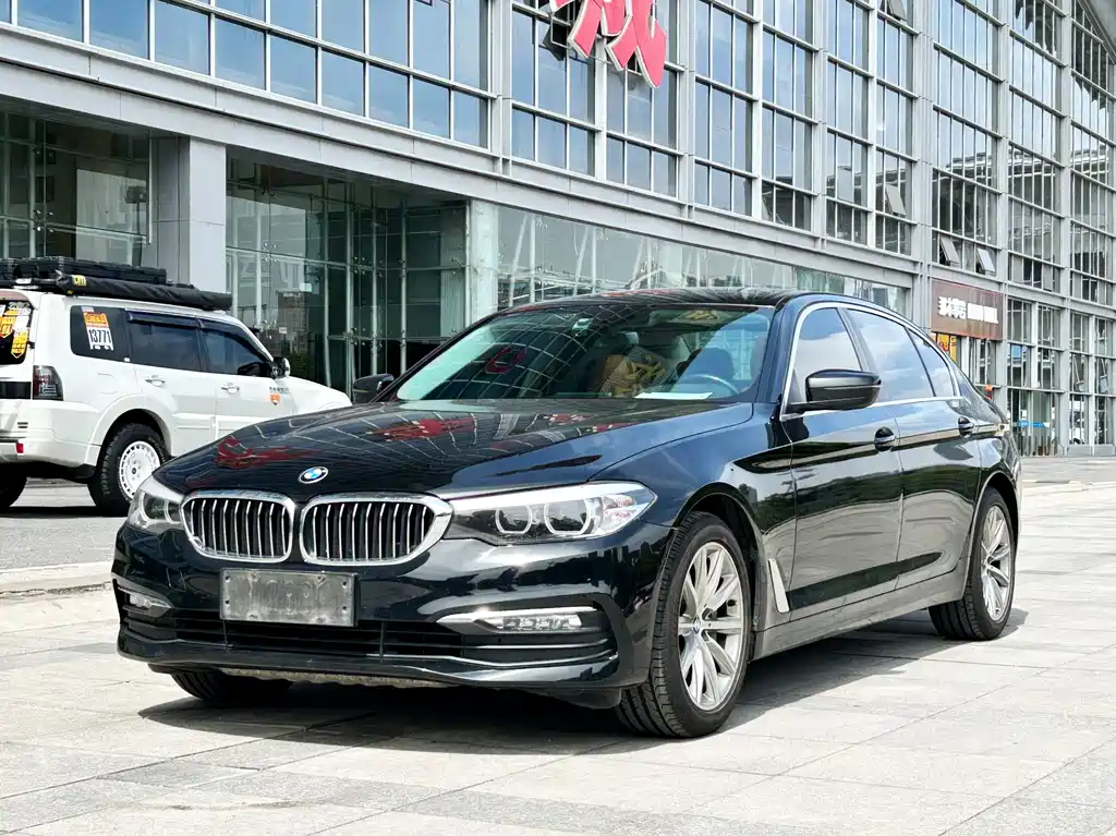 BMW 5 Series 2018 — фото 1