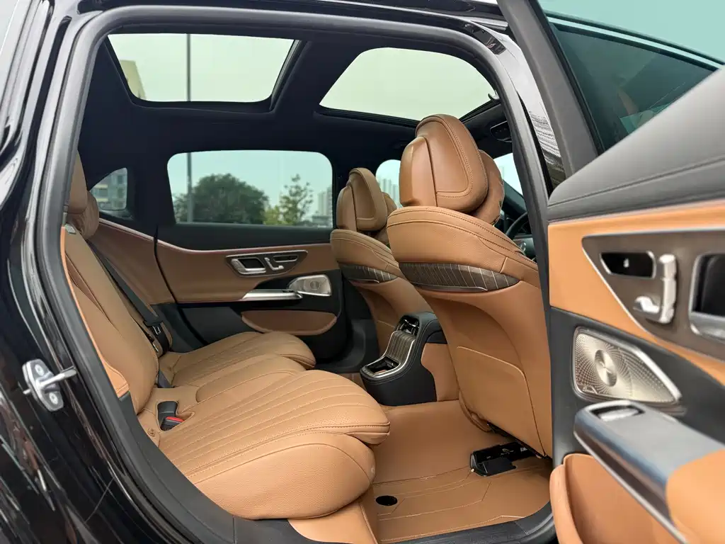 Mercedes-Benz E-Class 2025 — фото 16