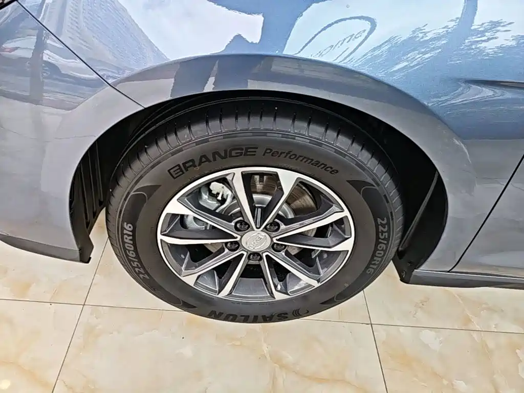 BYD Seal 05 DM-i 2025 — фото 23