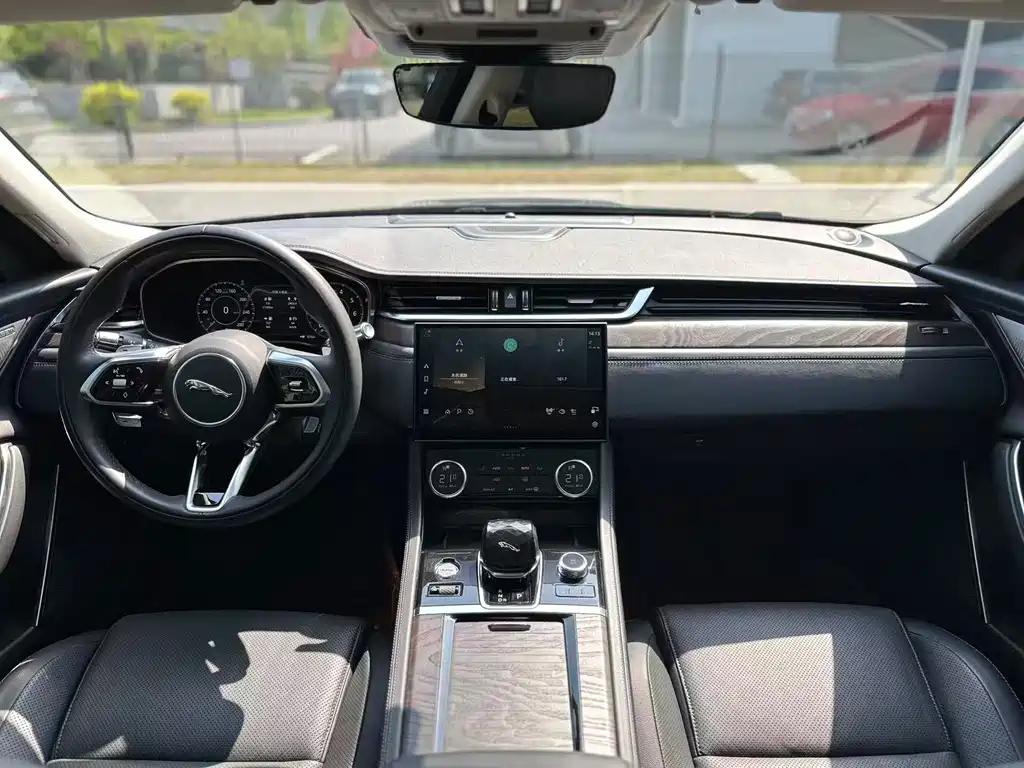 Jaguar XFL 2022 — фото 11