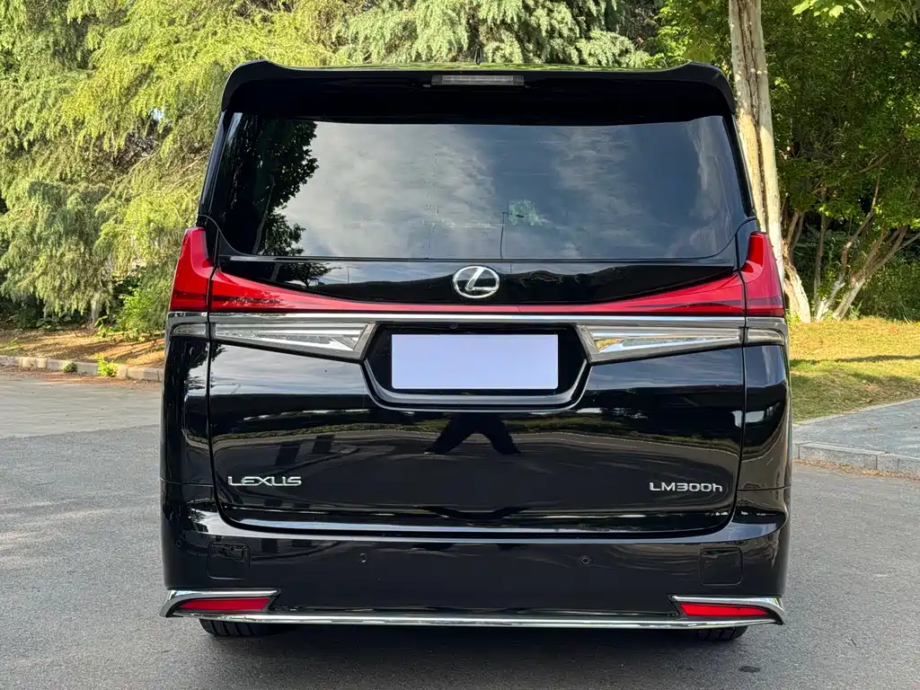Toyota Vellfire 2023 — фото 10