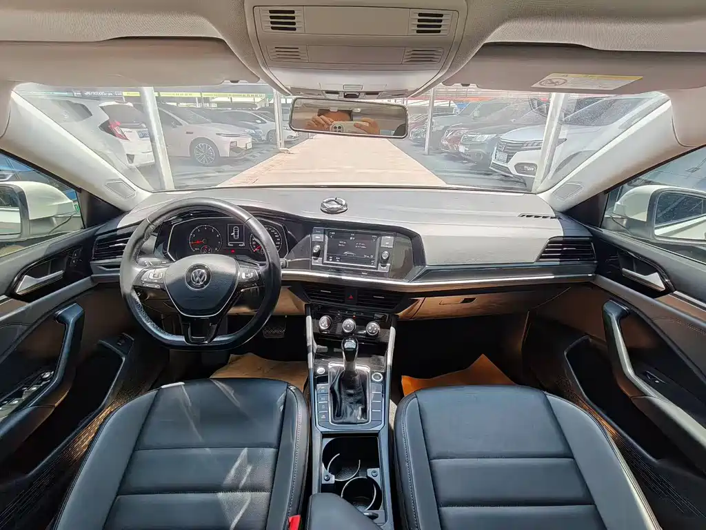 Volkswagen Sagitar 2020