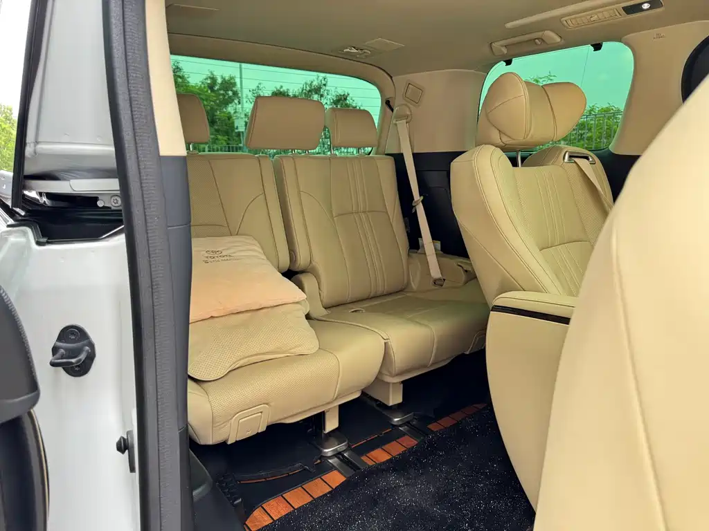 Toyota Alphard 2022 — фото 18