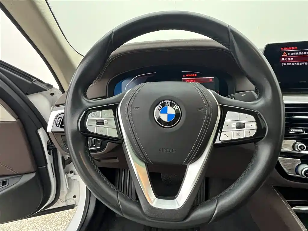 BMW 5 Series 2020 — фото 11
