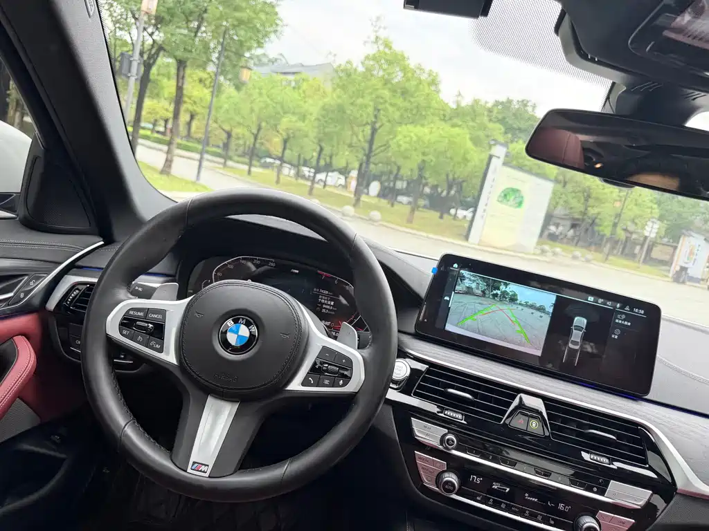 BMW 5 Series 2022 — фото 11