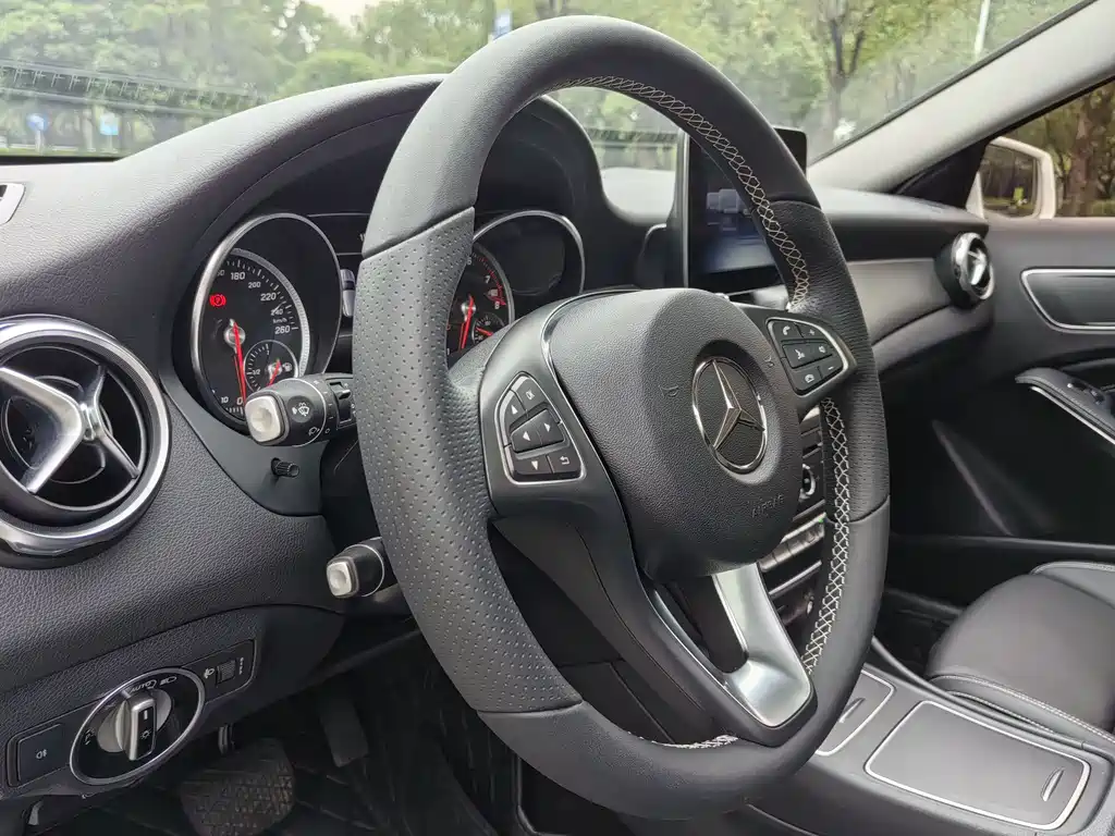 Mercedes-Benz GLA 2018 — фото 20