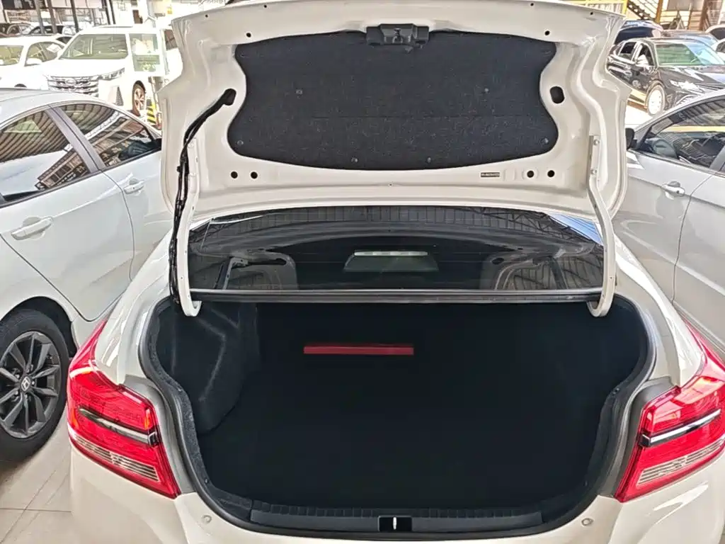 Toyota Yaris L 2020 — фото 19