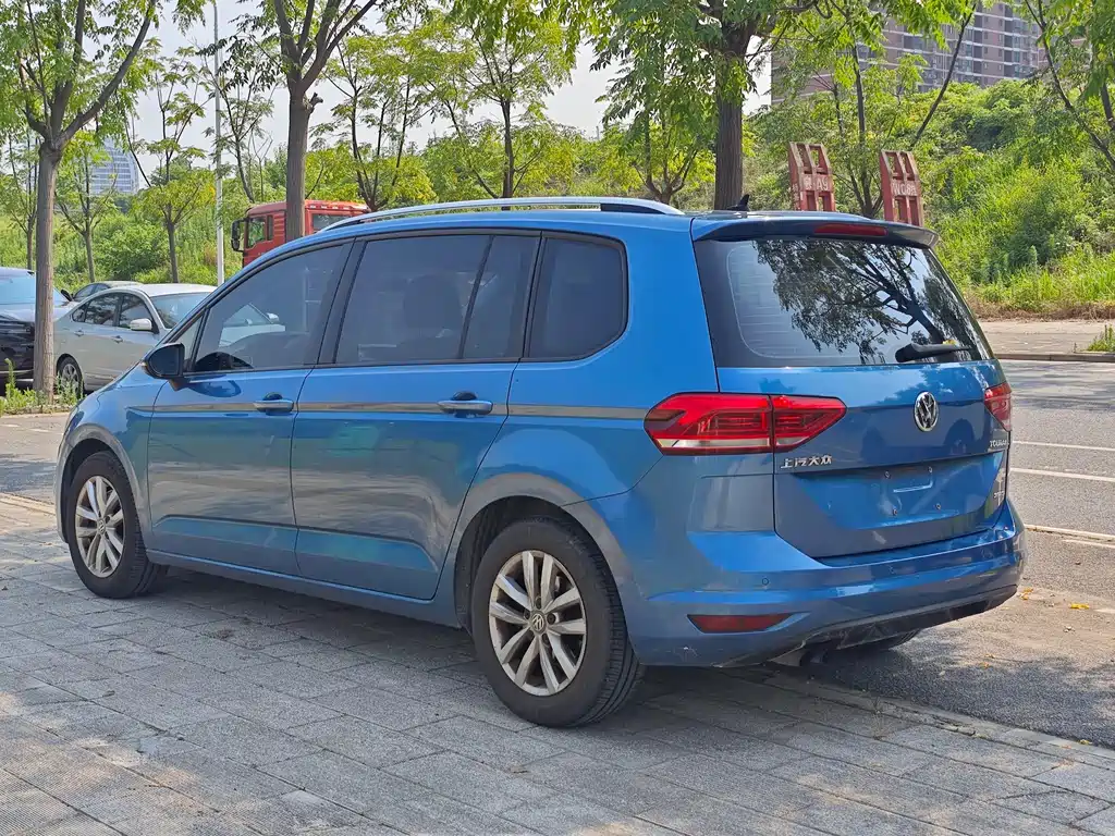 Volkswagen Touran 2017 — фото 9