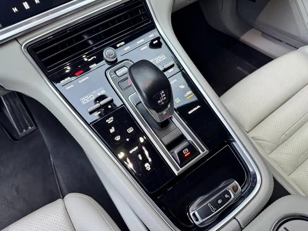 Porsche Panamera 2017 — фото 14