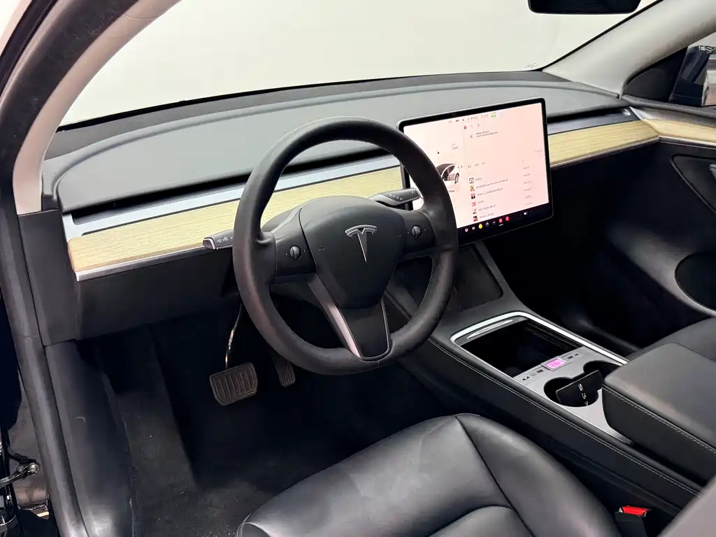 Tesla Model Y 2023 — фото 12