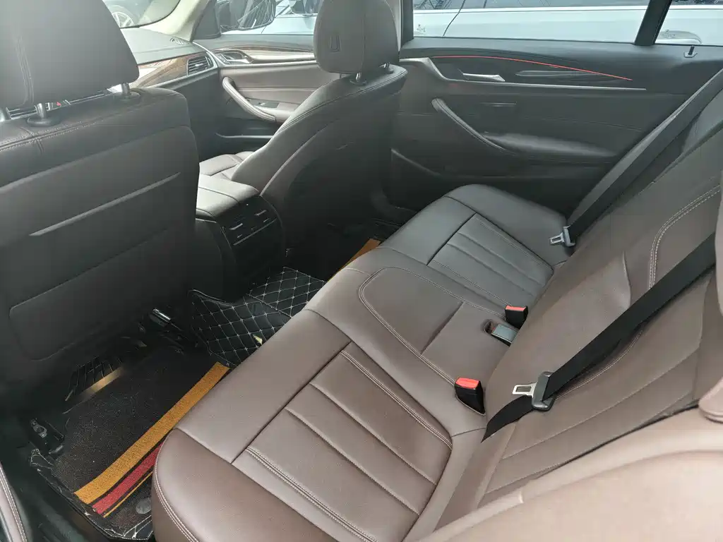 BMW 5 Series 2019 — фото 11