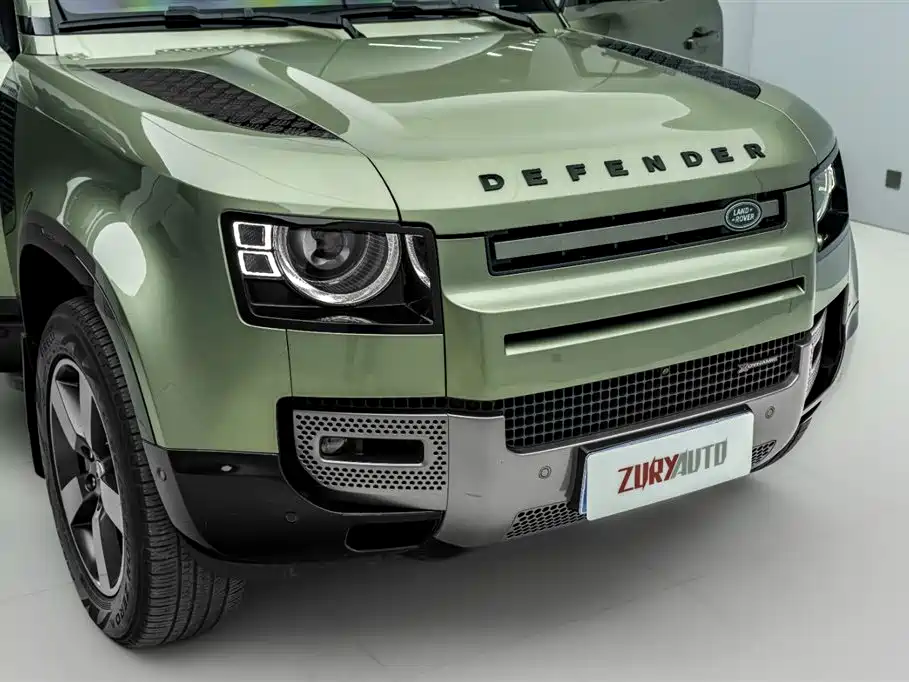 Land Rover Defender 2023 — фото 32