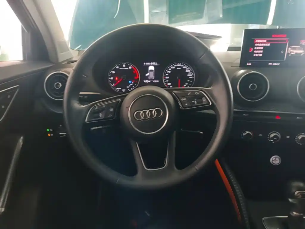Audi Q2L 2020 — фото 11