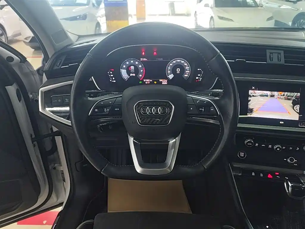 Audi Q3 2021 — фото 11