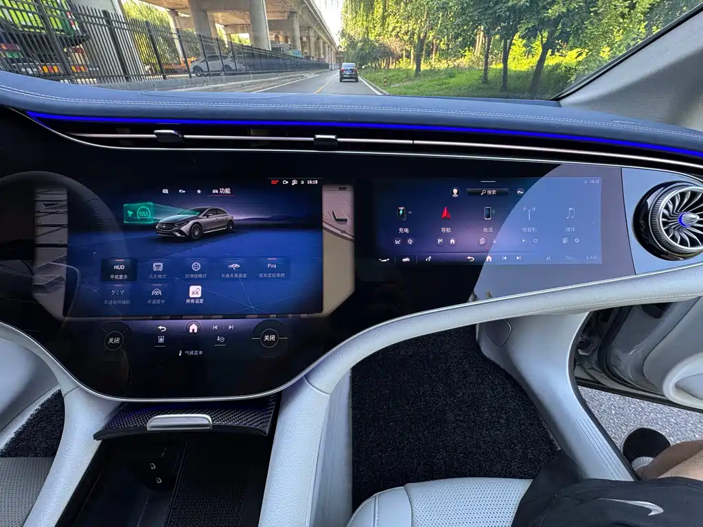 Mercedes-Benz EQE AMG 2023 — фото 17