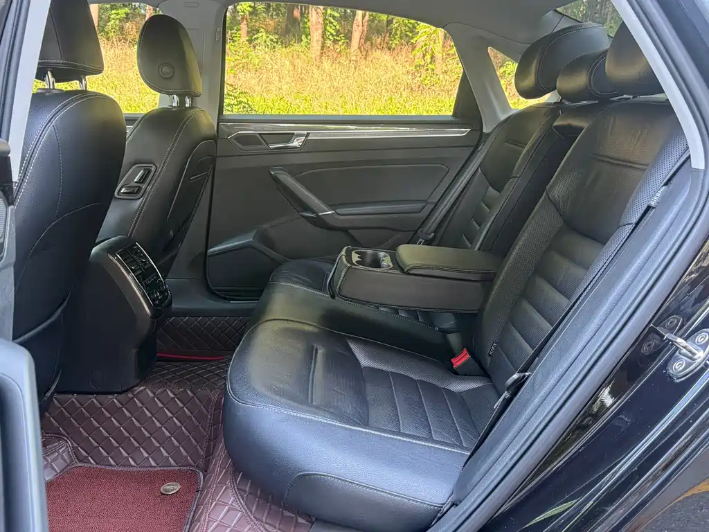 Volkswagen Passat 2018 — фото 14