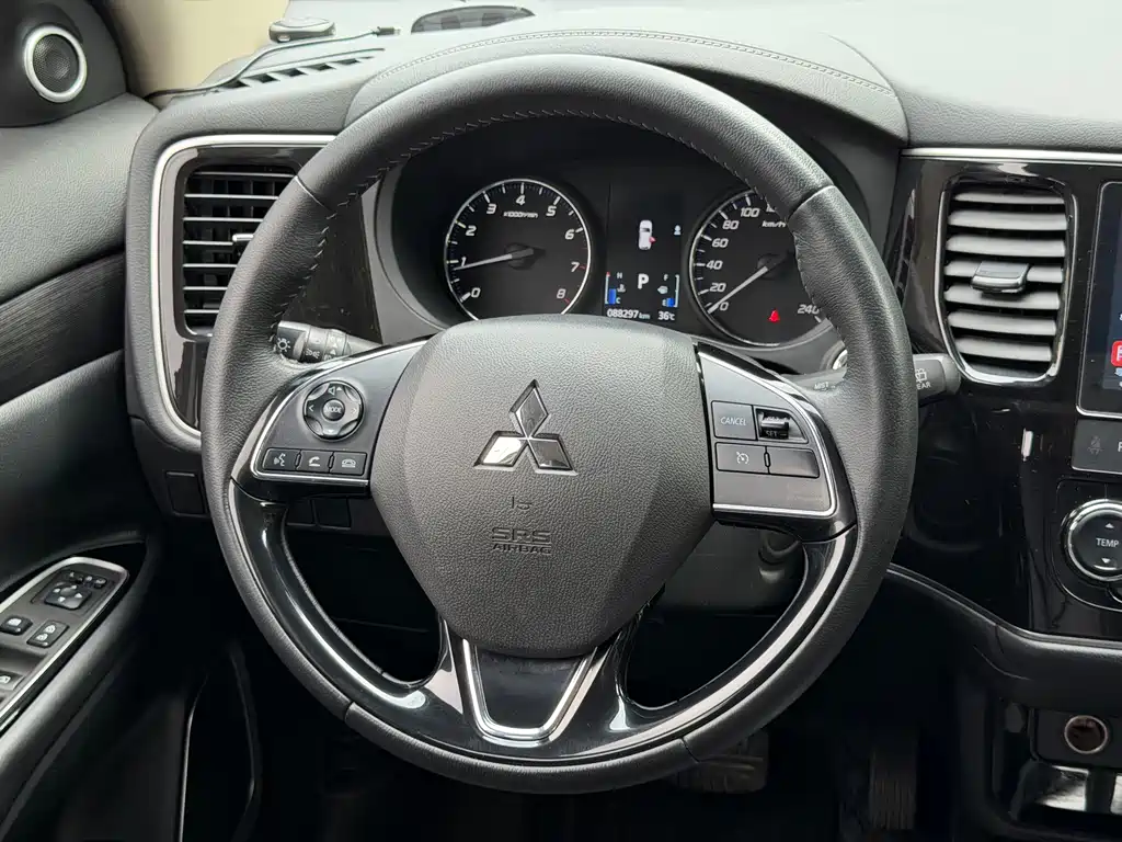 Mitsubishi Outlander 2020 — фото 15