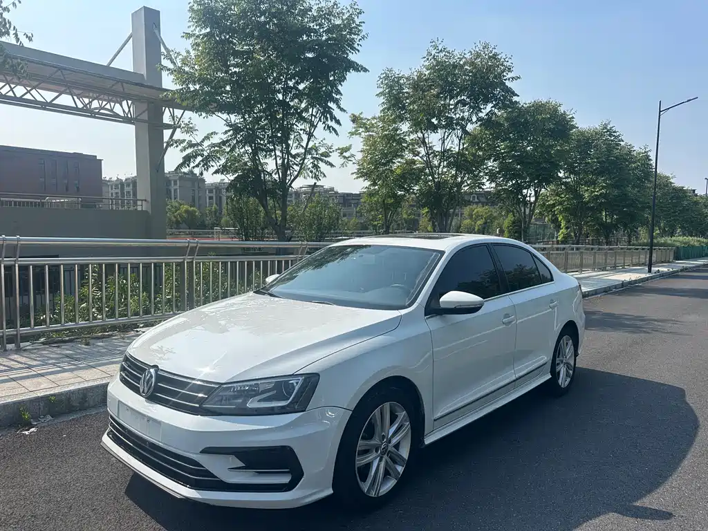 Volkswagen Sagitar 2018