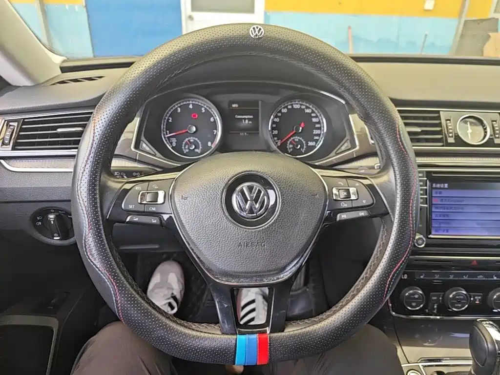 Volkswagen Passat 2018 — фото 11